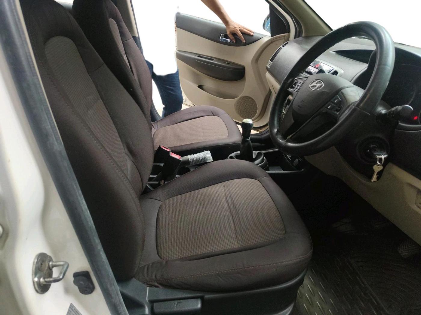 2014 Hyundai i20 SPORTZ 1.2, Petrol, Manual, 52,880 km, interior