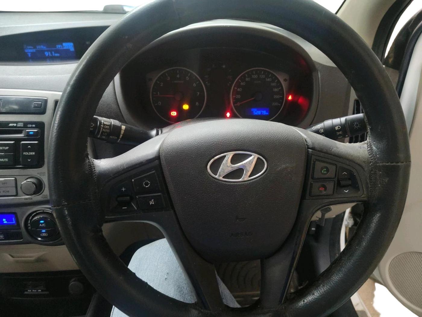 2014 Hyundai i20 SPORTZ 1.2, Petrol, Manual, 52,880 km, interior