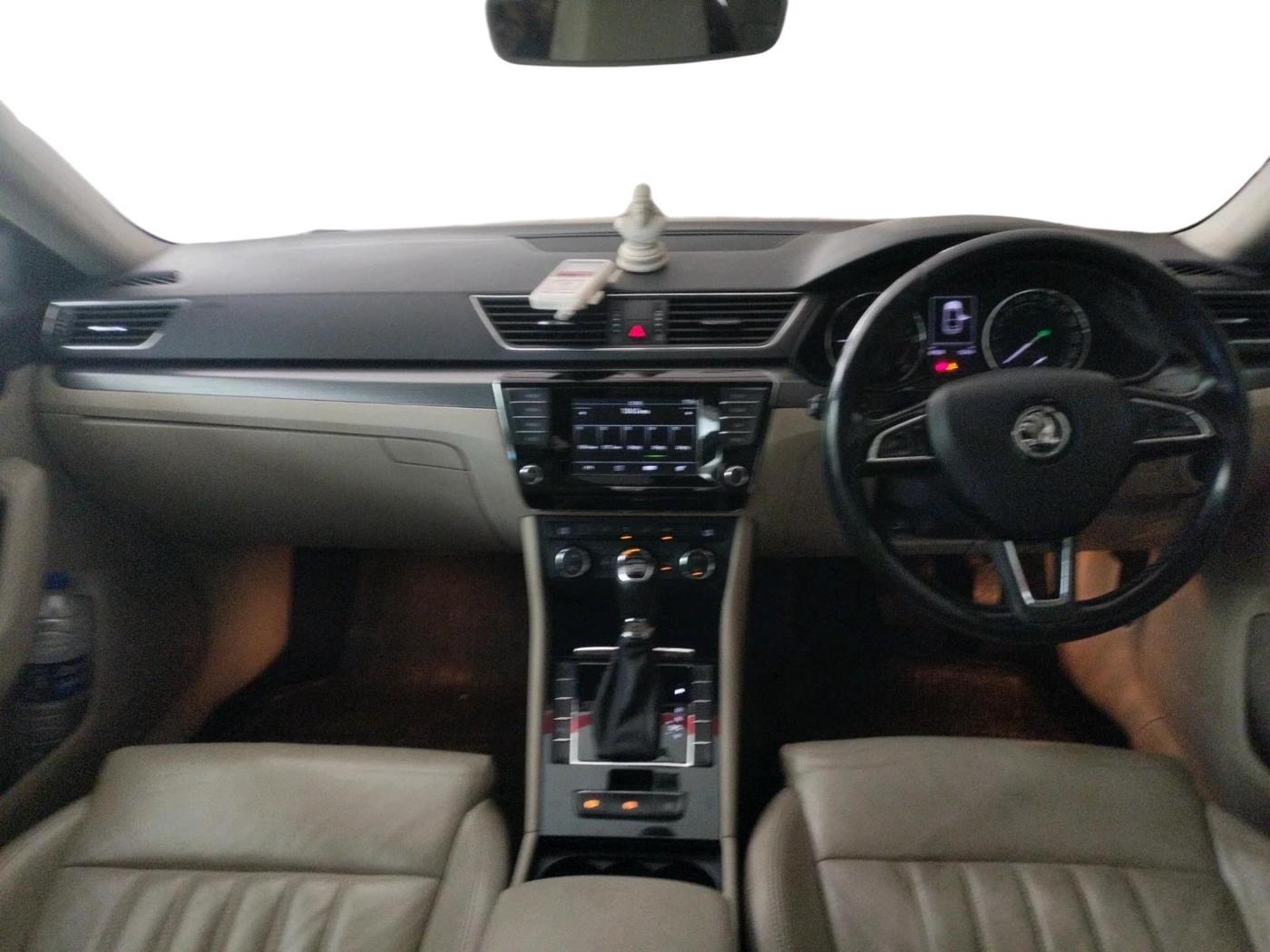 2017 Skoda Superb STYLE 2.0 TDI AT, Diesel, Automatic, 67,929 km, interior