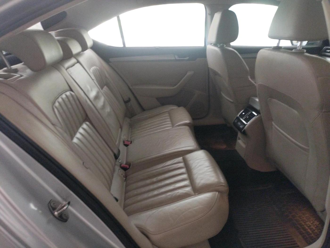 2017 Skoda Superb STYLE 2.0 TDI AT, Diesel, Automatic, 67,929 km, interior