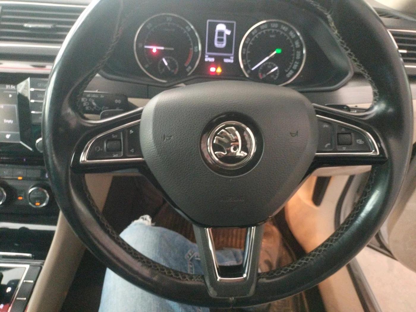 2017 Skoda Superb STYLE 2.0 TDI AT, Diesel, Automatic, 67,929 km, interior