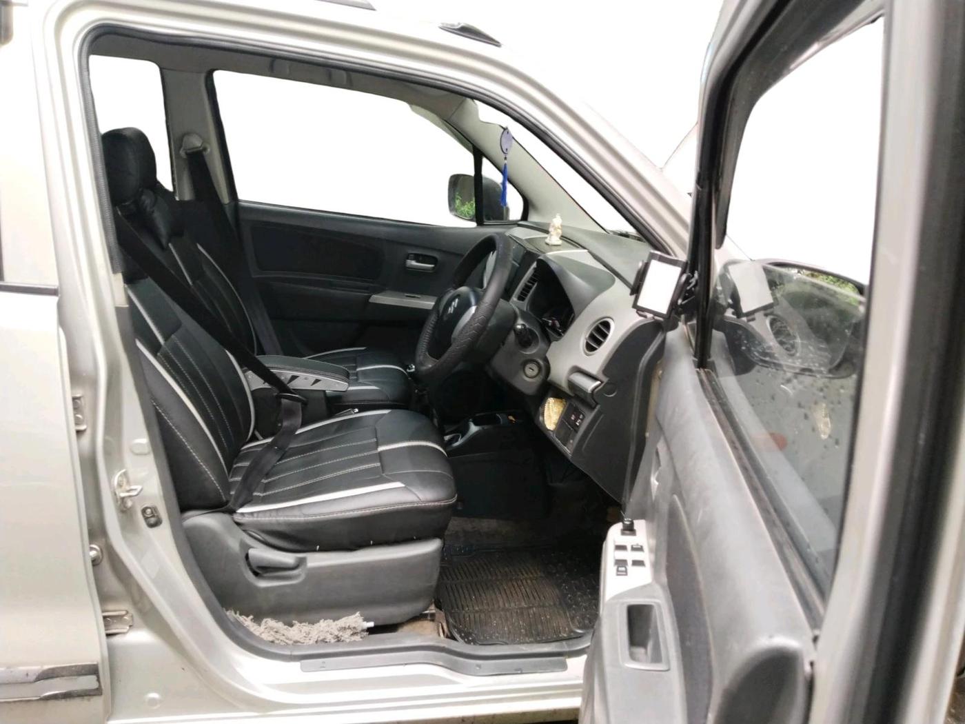 2011 Maruti Wagon R 1.0 VXI, Petrol, Manual, 1,21,833 km, interior