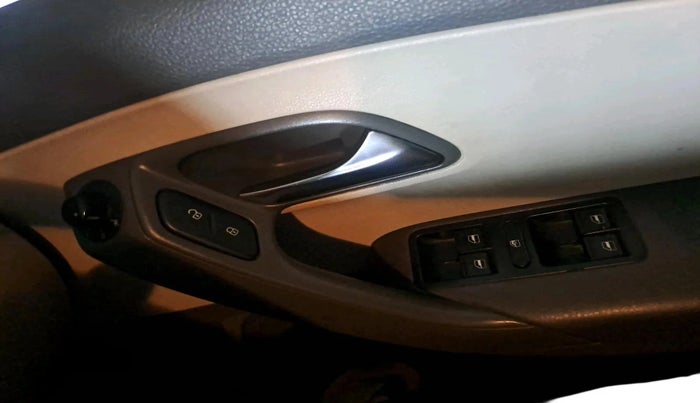 2013 Volkswagen Vento HIGHLINE DIESEL 1.6, Diesel, Manual, 83,734 km, interior