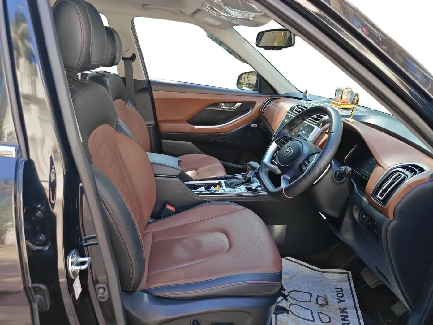 2024 Hyundai ALCAZAR PLATINUM (O) 7STR 1.5 AT, Petrol, Automatic, 14,247 km, interior