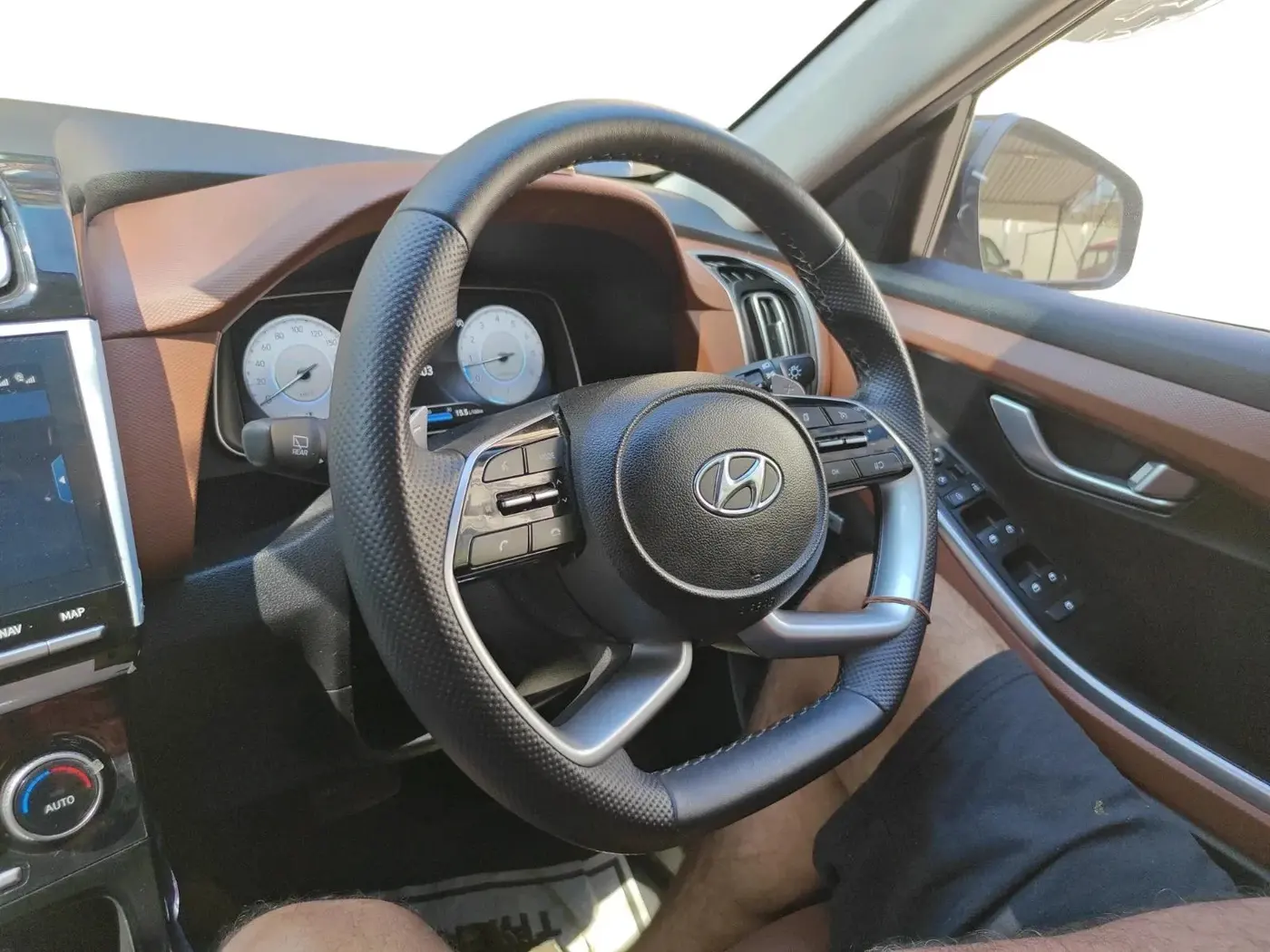 2024 Hyundai ALCAZAR PLATINUM (O) 7STR 1.5 AT, Petrol, Automatic, 14,247 km, interior