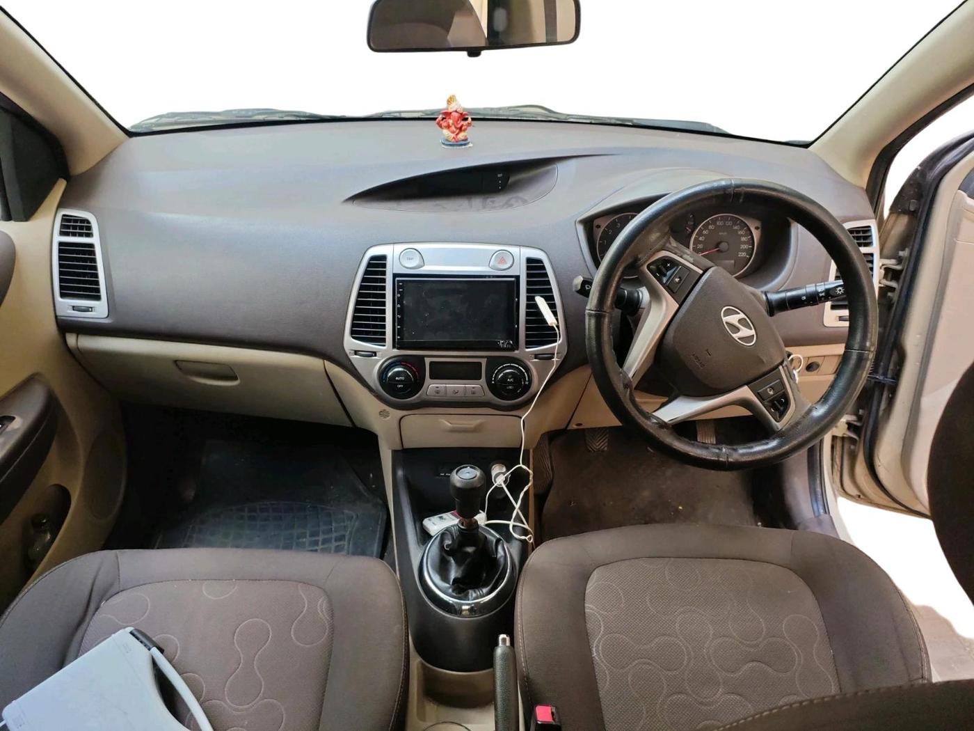 2011 Hyundai i20 SPORTZ 1.2, Petrol, Manual, 83,903 km, interior