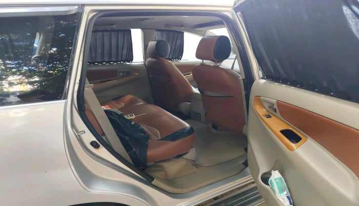 2011 Toyota Innova V 2.5 8 STR, Diesel, Manual, 3,25,740 km, interior