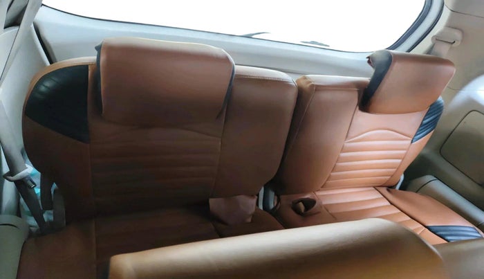 2011 Toyota Innova V 2.5 8 STR, Diesel, Manual, 3,25,740 km, interior