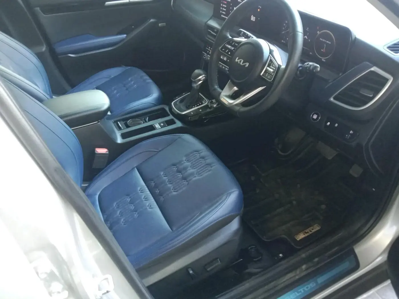 2025 KIA SELTOS HTX (O) 1.5 Petrol iVT, Petrol, Automatic, 4,262 km, interior