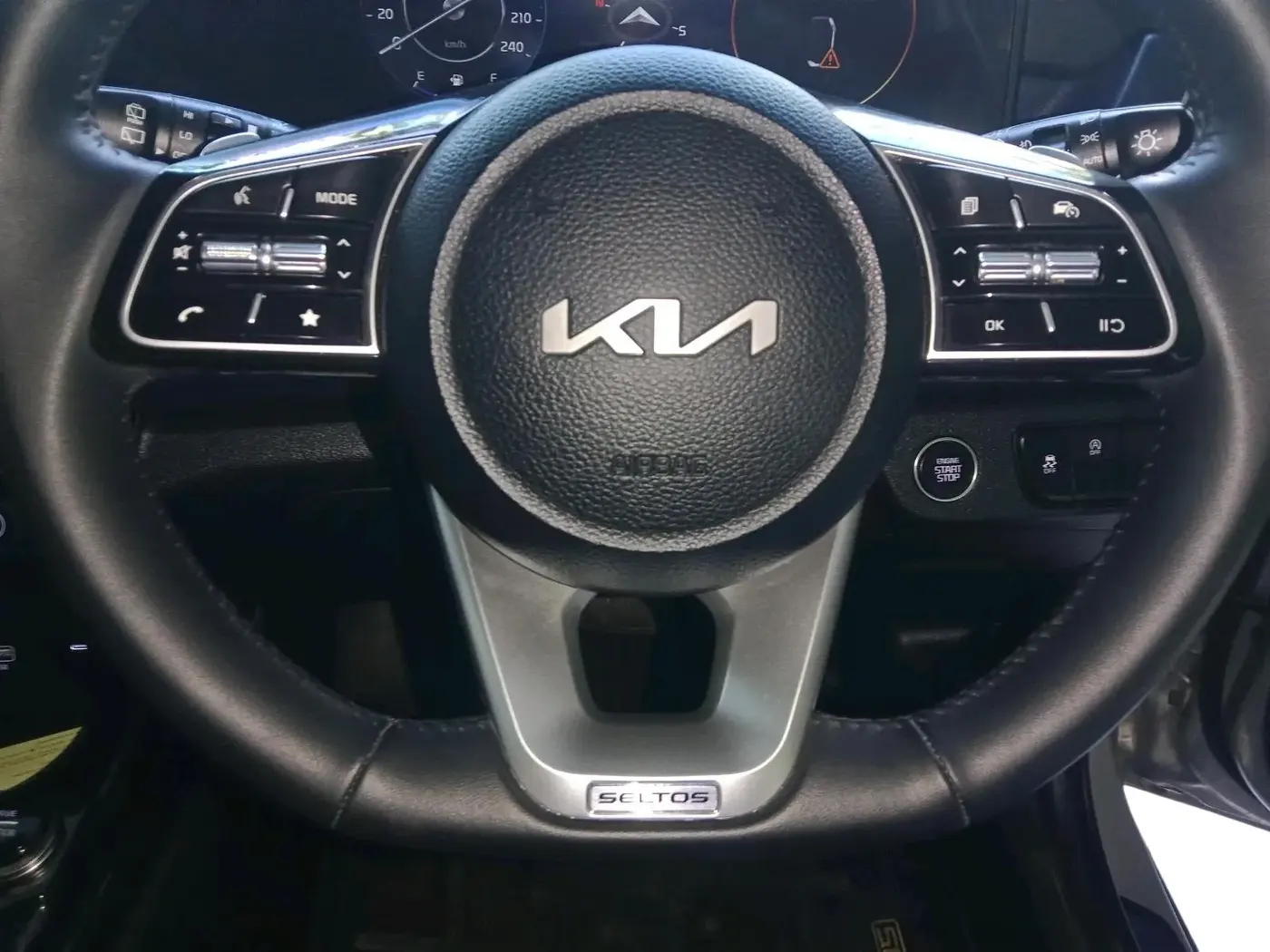 2025 KIA SELTOS HTX (O) 1.5 Petrol iVT, Petrol, Automatic, 4,262 km, interior
