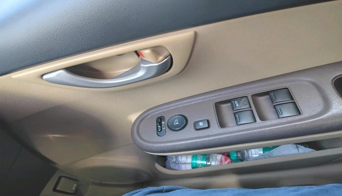 2012 Honda Brio V MT, Petrol, Manual, 1,04,838 km, interior