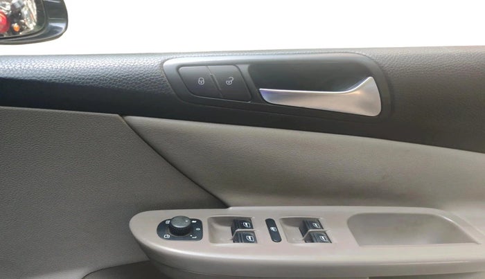 2010 Volkswagen Passat 1.8L TSI, Petrol, Manual, 57,088 km, interior