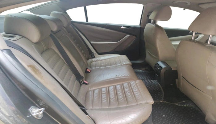 2010 Volkswagen Passat 1.8L TSI, Petrol, Manual, 57,088 km, interior