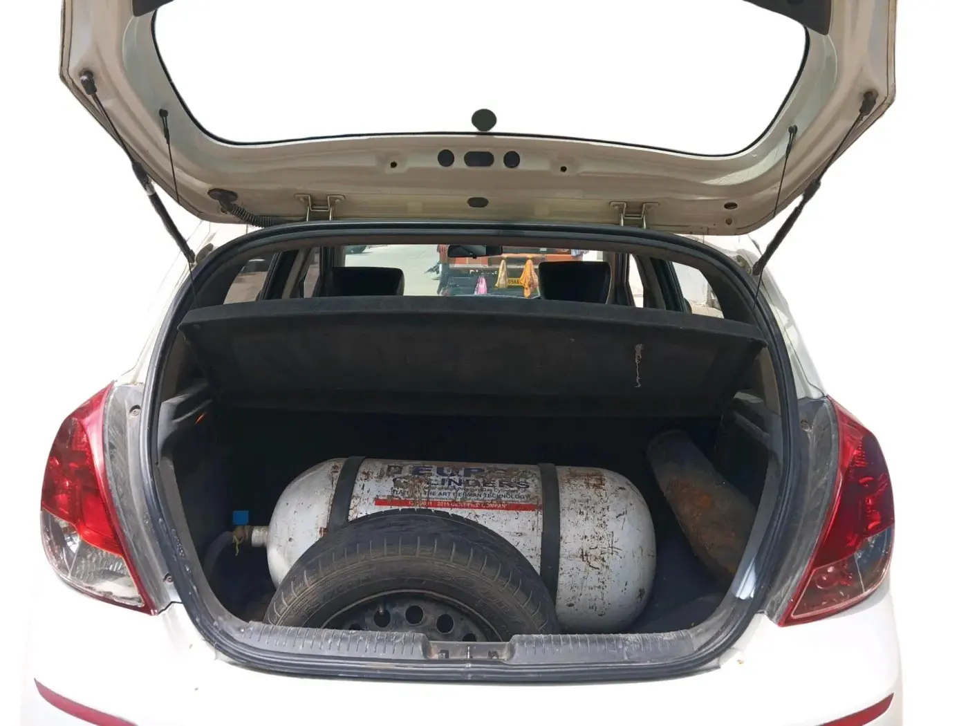 2013 Hyundai i20 MAGNA 1.2, CNG, Manual, 93,437 km, exterior