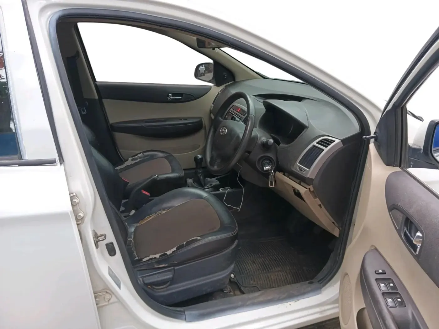 2013 Hyundai i20 MAGNA 1.2, CNG, Manual, 93,437 km, interior