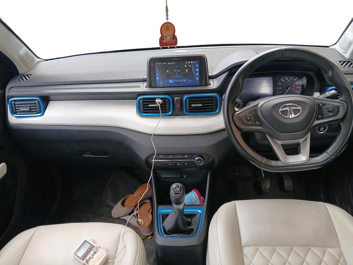 2022 Tata PUNCH CREATIVE  1.2 RTN DUAL TONE, Petrol, Manual, 10,140 km, interior