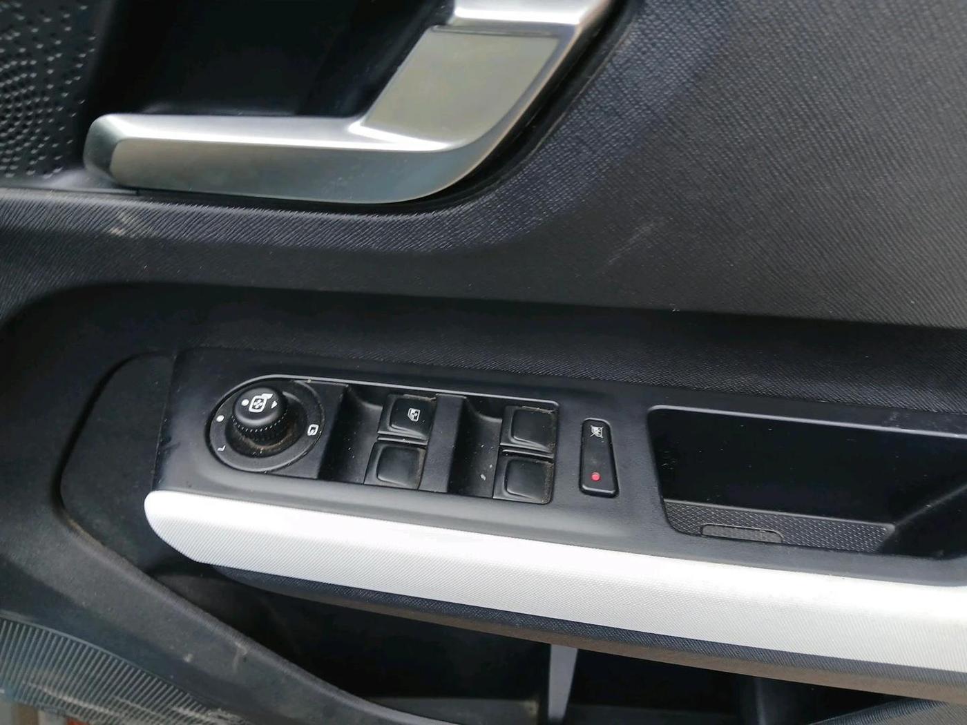 2022 Tata PUNCH CREATIVE  1.2 RTN DUAL TONE, Petrol, Manual, 10,140 km, interior