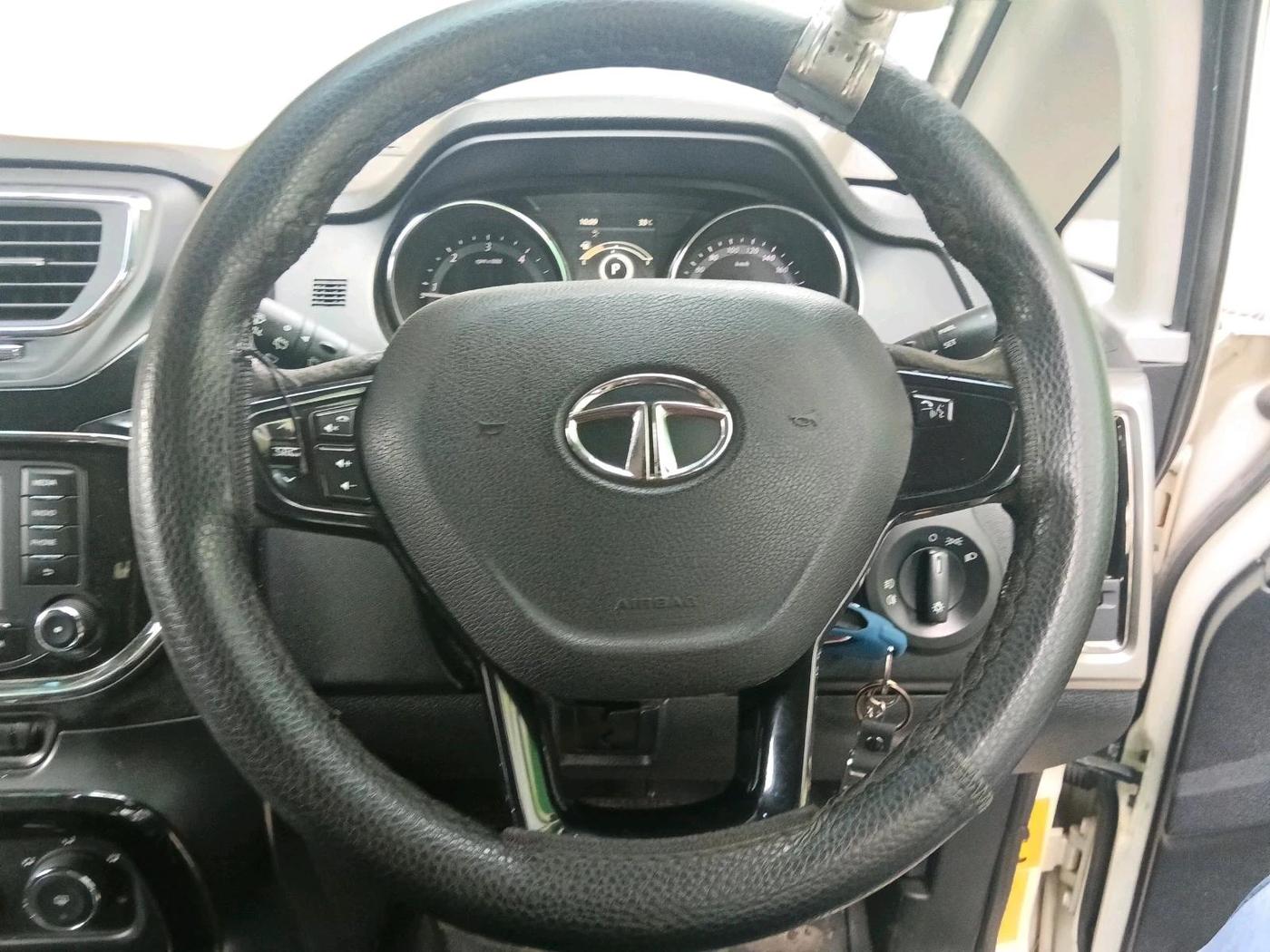 2017 Tata Hexa XMA 4X2 7 STR, Diesel, Automatic, 86,871 km, interior