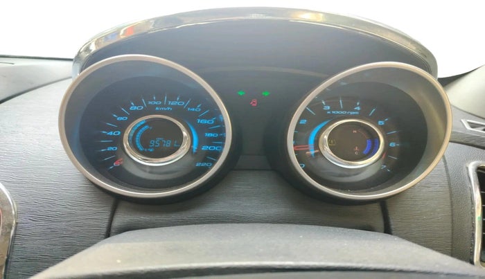 2018 Mahindra XUV500 W9, Diesel, Manual, 95,781 km, interior