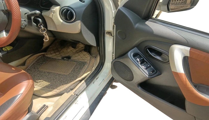 2013 Renault Duster 85 PS RXL DIESEL, Diesel, Manual, 1,64,549 km, interior