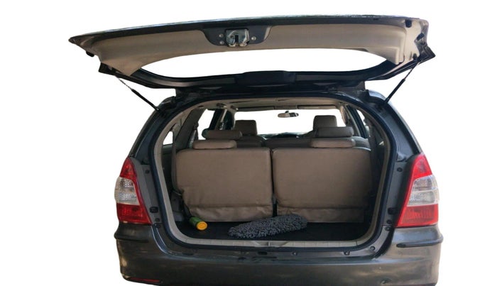 2014 Toyota Innova 2.5 VX 8 STR, Diesel, Manual, 1,43,265 km, exterior