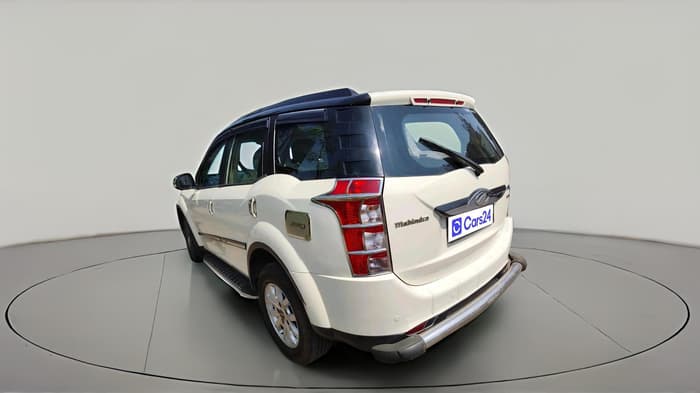 2016 Mahindra XUV500 W10 AT, Diesel, Automatic, 1,30,558 km, exterior
