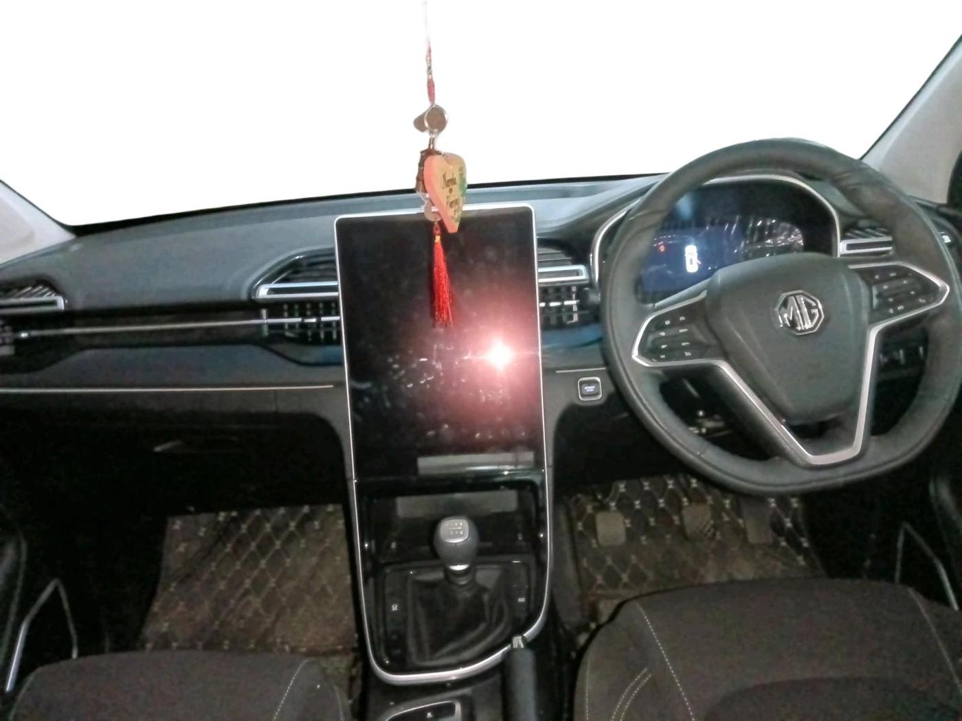 2024 MG HECTOR PLUS Select Pro 1.5 MT 7 STR, Petrol, Manual, 4,508 km, interior