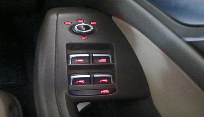 2013 Audi Q5 2.0 TDI QUATTRO, Diesel, Automatic, 90,460 km, interior