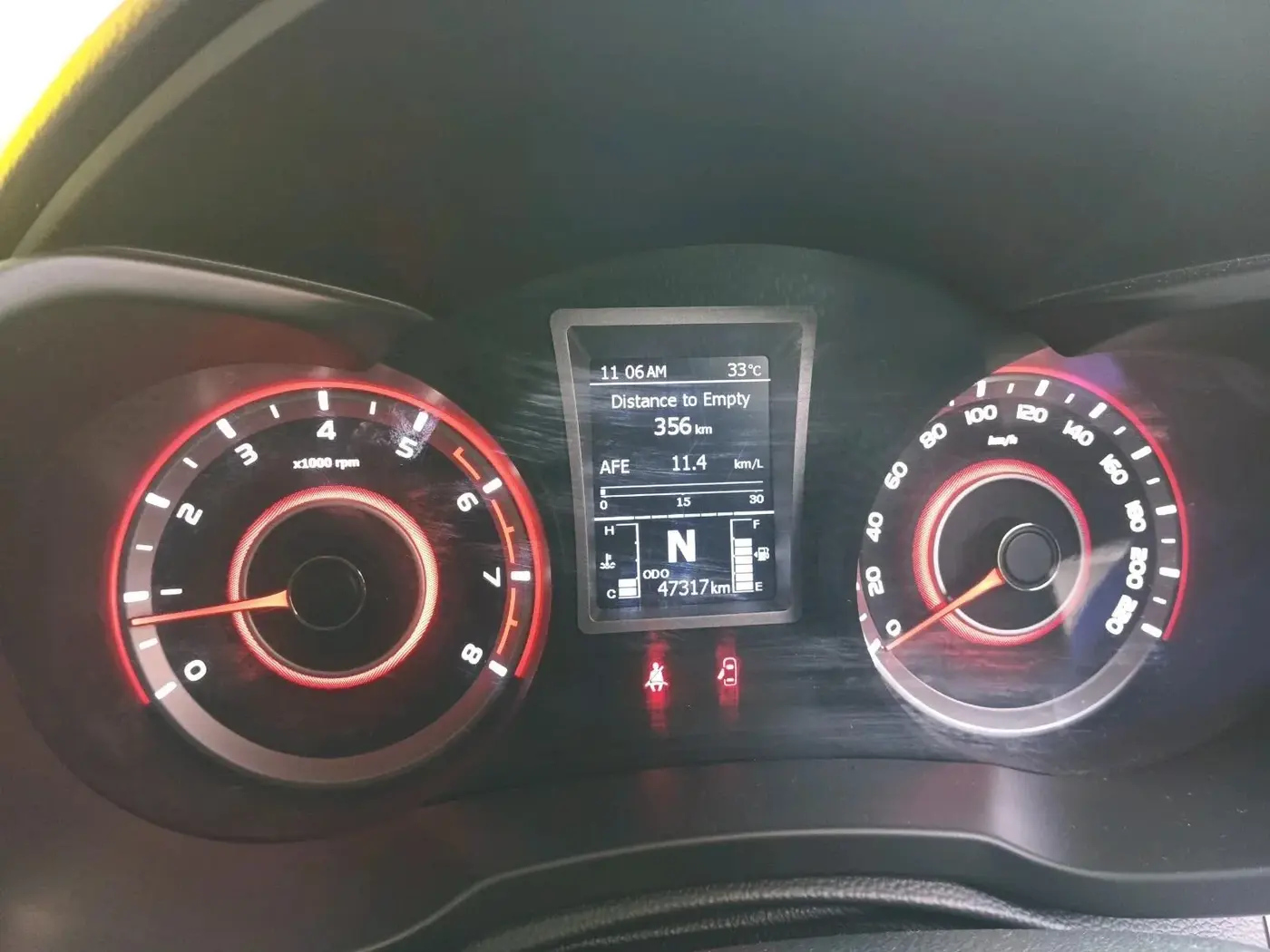 2021 Mahindra XUV300 W8 (O) 1.2 PETROL AMT, Petrol, Automatic, 47,317 km, interior