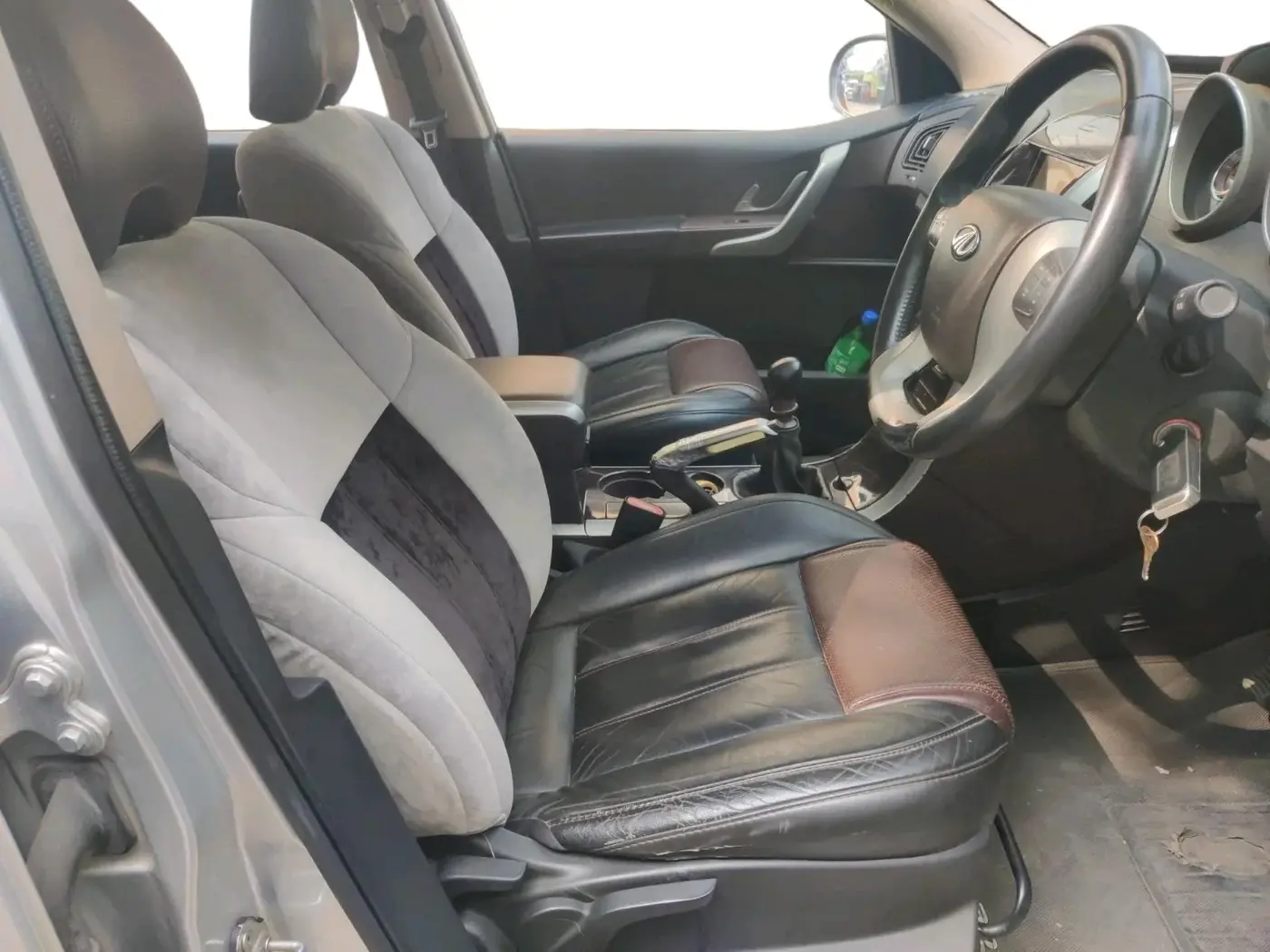 2012 Mahindra XUV500 W8, Diesel, Manual, 90,467 km, interior