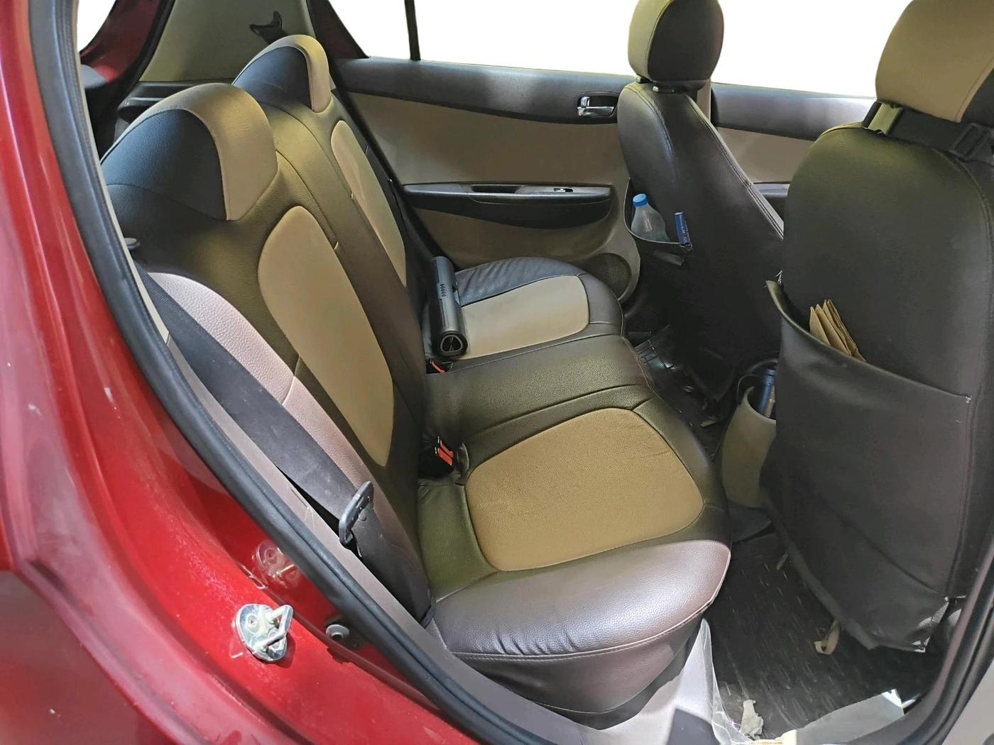 2011 Hyundai i20 MAGNA 1.2, Petrol, Manual, 1,22,063 km, interior