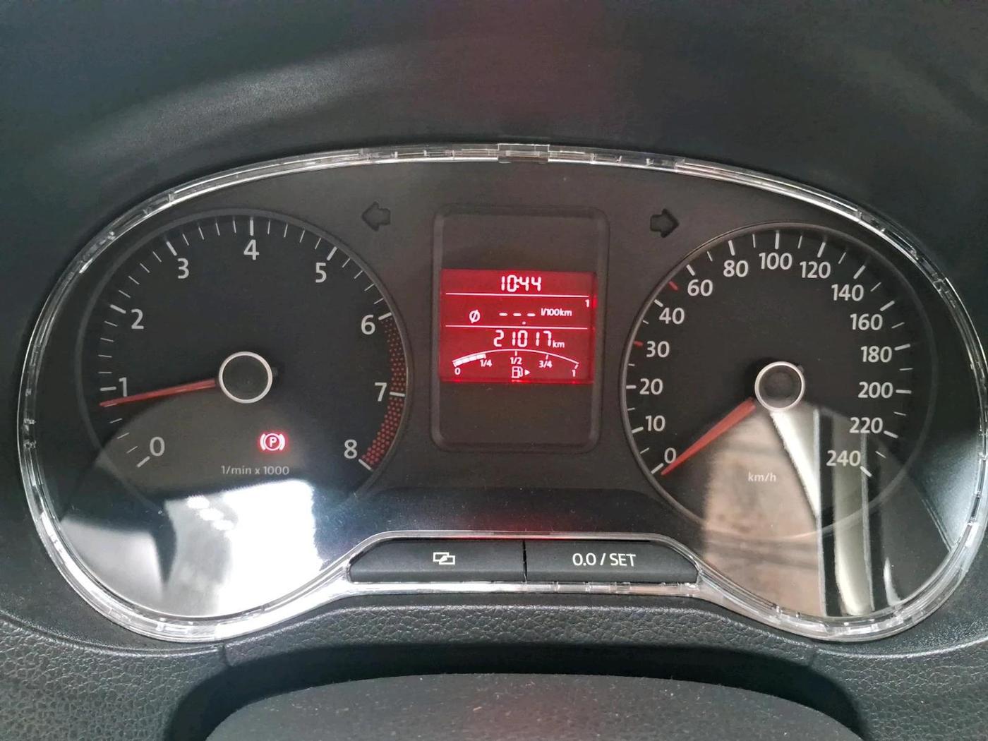 2013 Volkswagen Polo COMFORTLINE 1.2L PETROL, Petrol, Manual, 21,017 km, interior
