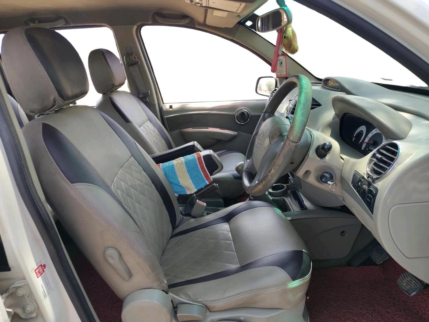 2014 Mahindra Quanto C8, Diesel, Manual, 99,002 km, interior