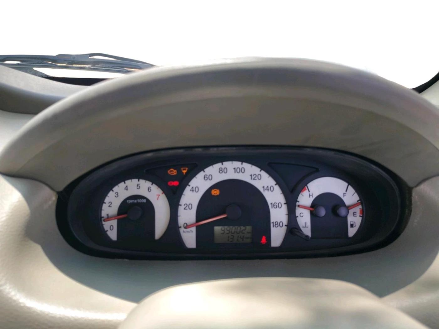 2014 Mahindra Quanto C8, Diesel, Manual, 99,002 km, interior