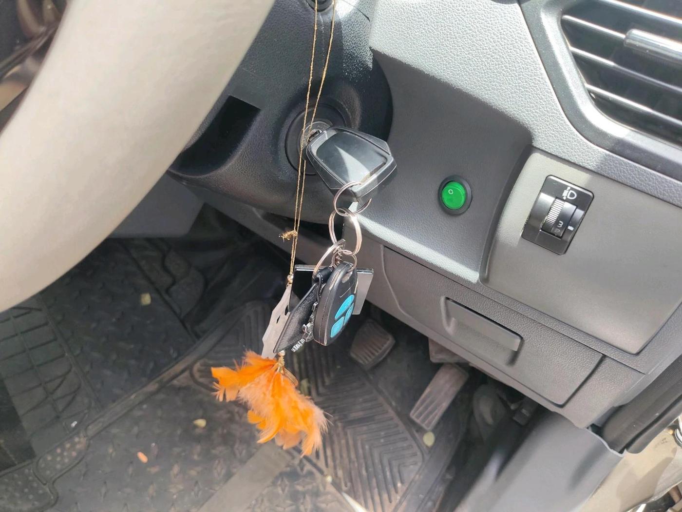 2018 Mahindra KUV 100 NXT K2+ P 6 STR, Petrol, Manual, 57,446 km, interior