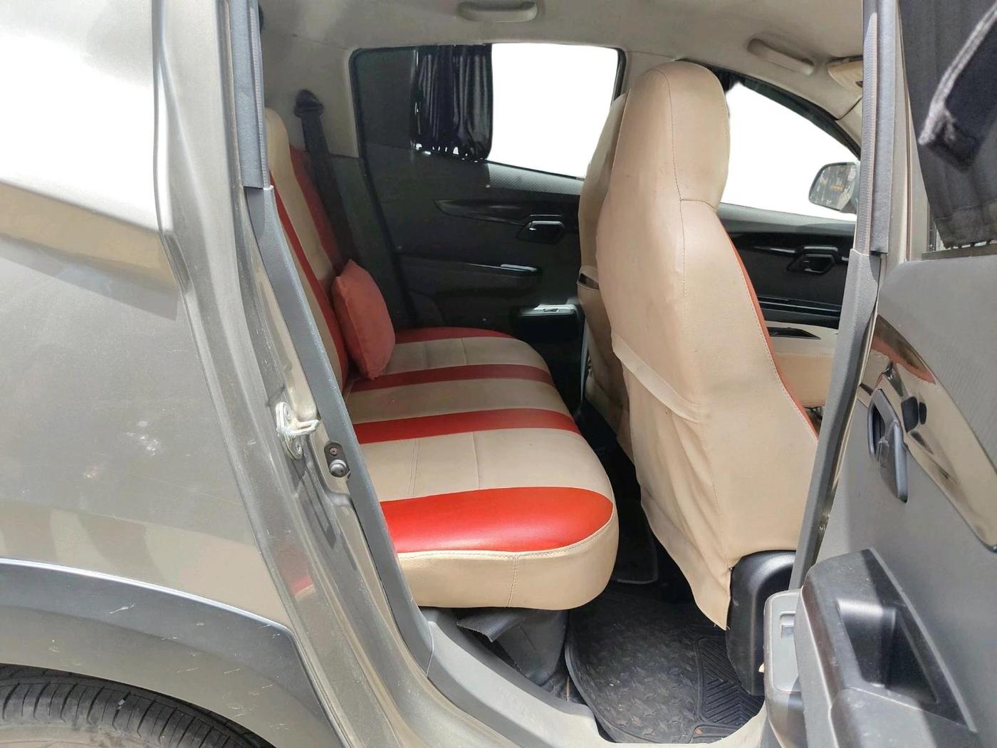 2018 Mahindra KUV 100 NXT K2+ P 6 STR, Petrol, Manual, 57,446 km, interior