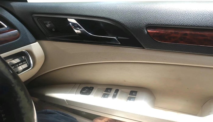 2013 Skoda Superb ELEGANCE 2.0 TDI CR AT, Diesel, Automatic, 1,48,847 km, interior