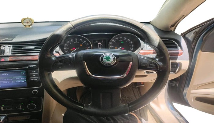 2013 Skoda Superb ELEGANCE 2.0 TDI CR AT, Diesel, Automatic, 1,48,847 km, interior