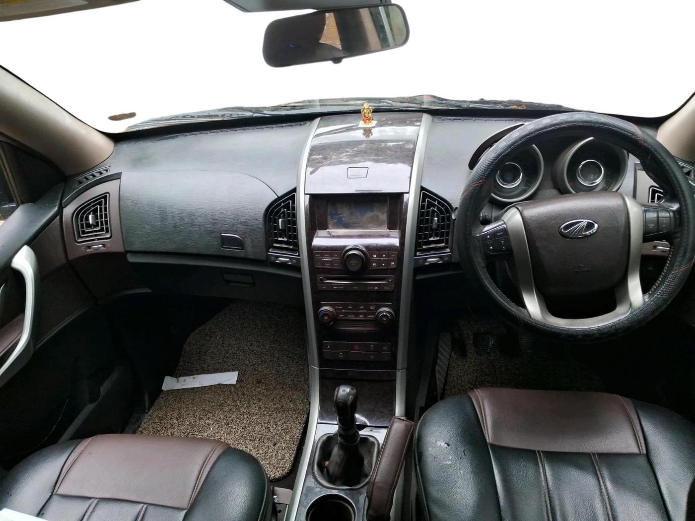2013 Mahindra XUV500 W8, Diesel, Manual, 1,01,912 km, interior