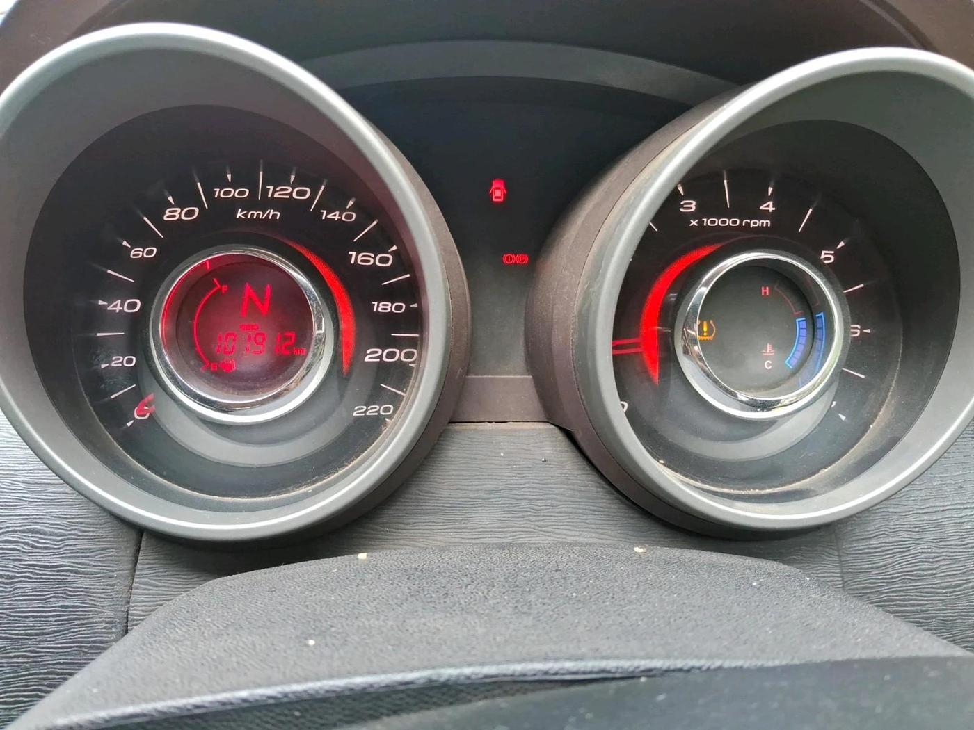 2013 Mahindra XUV500 W8, Diesel, Manual, 1,01,912 km, interior