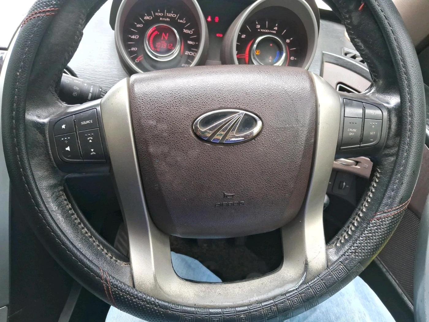 2013 Mahindra XUV500 W8, Diesel, Manual, 1,01,912 km, interior