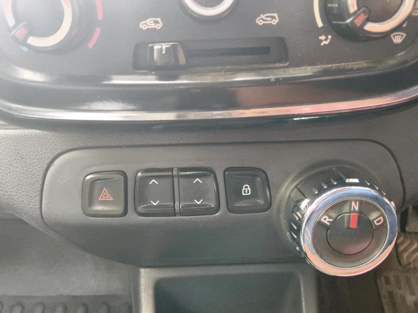 2016 Renault Kwid RXT 1.0 AMT, Petrol, Automatic, 70,865 km, interior