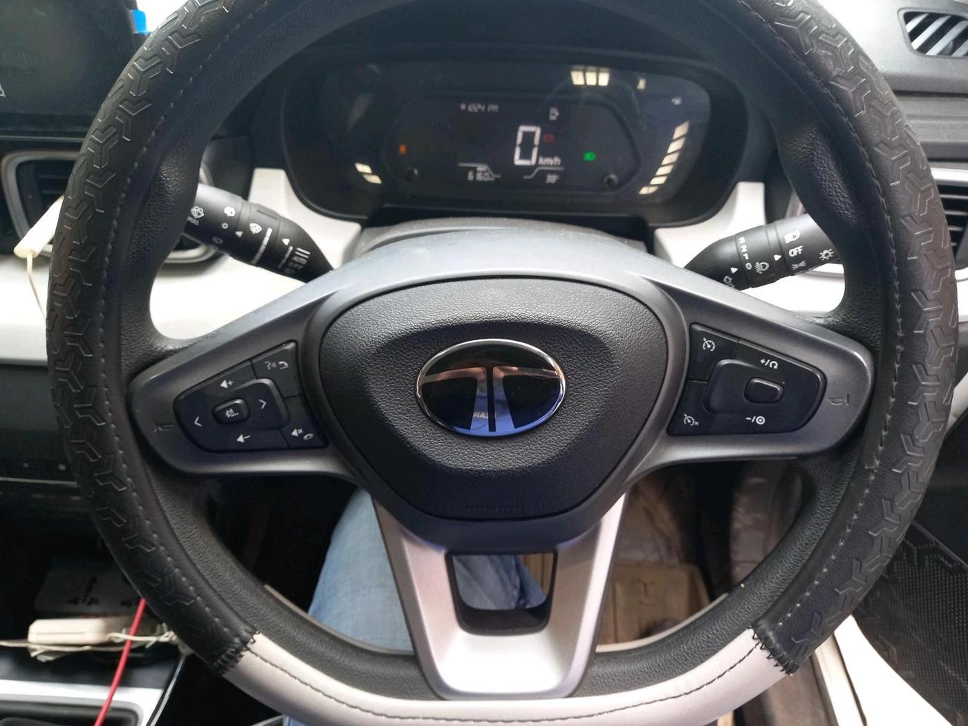 2025 Tata PUNCH Accomplished Plus (S) iCNG, CNG, Manual, 6,160 km, interior