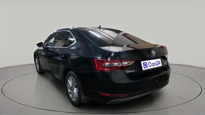 2017 Skoda Superb L&K 1.8 TSI AT, Petrol, Automatic, 70,459 km, exterior