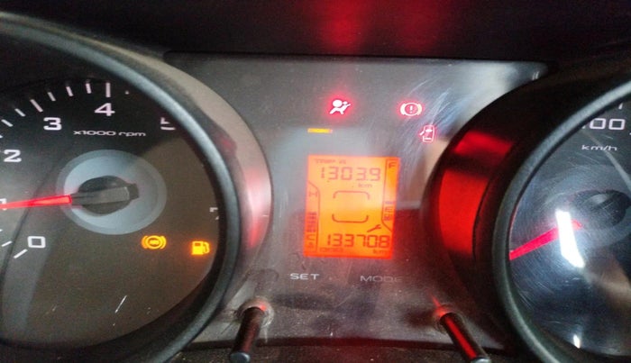 2015 Mahindra TUV300 T4 PLUS, Diesel, Manual, 1,33,708 km, interior