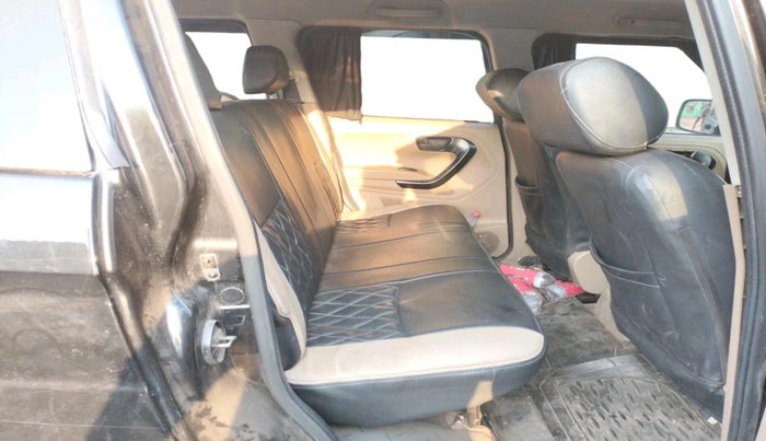 2015 Mahindra TUV300 T4 PLUS, Diesel, Manual, 1,33,708 km, interior