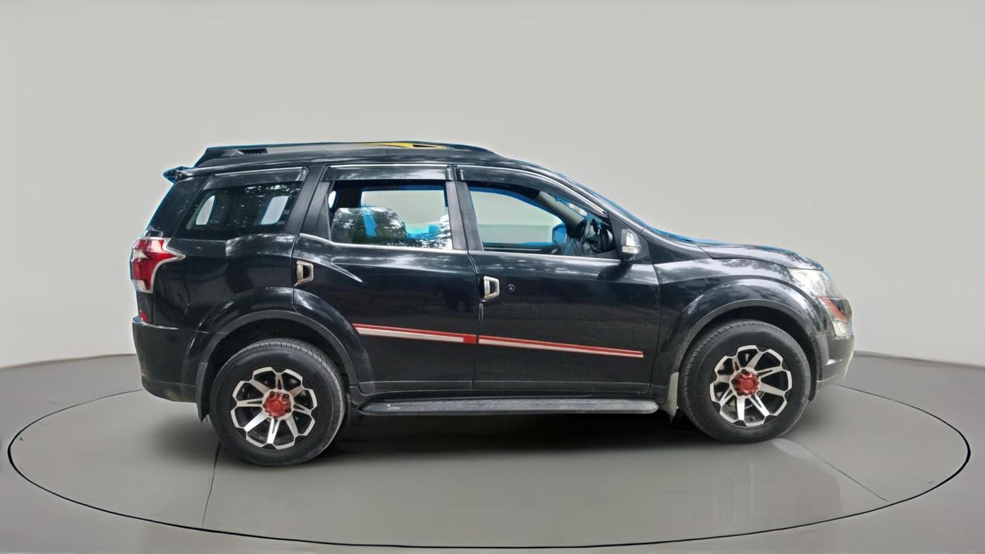 2016 Mahindra XUV500 W10 AT, Diesel, Automatic, 74,933 km, exterior
