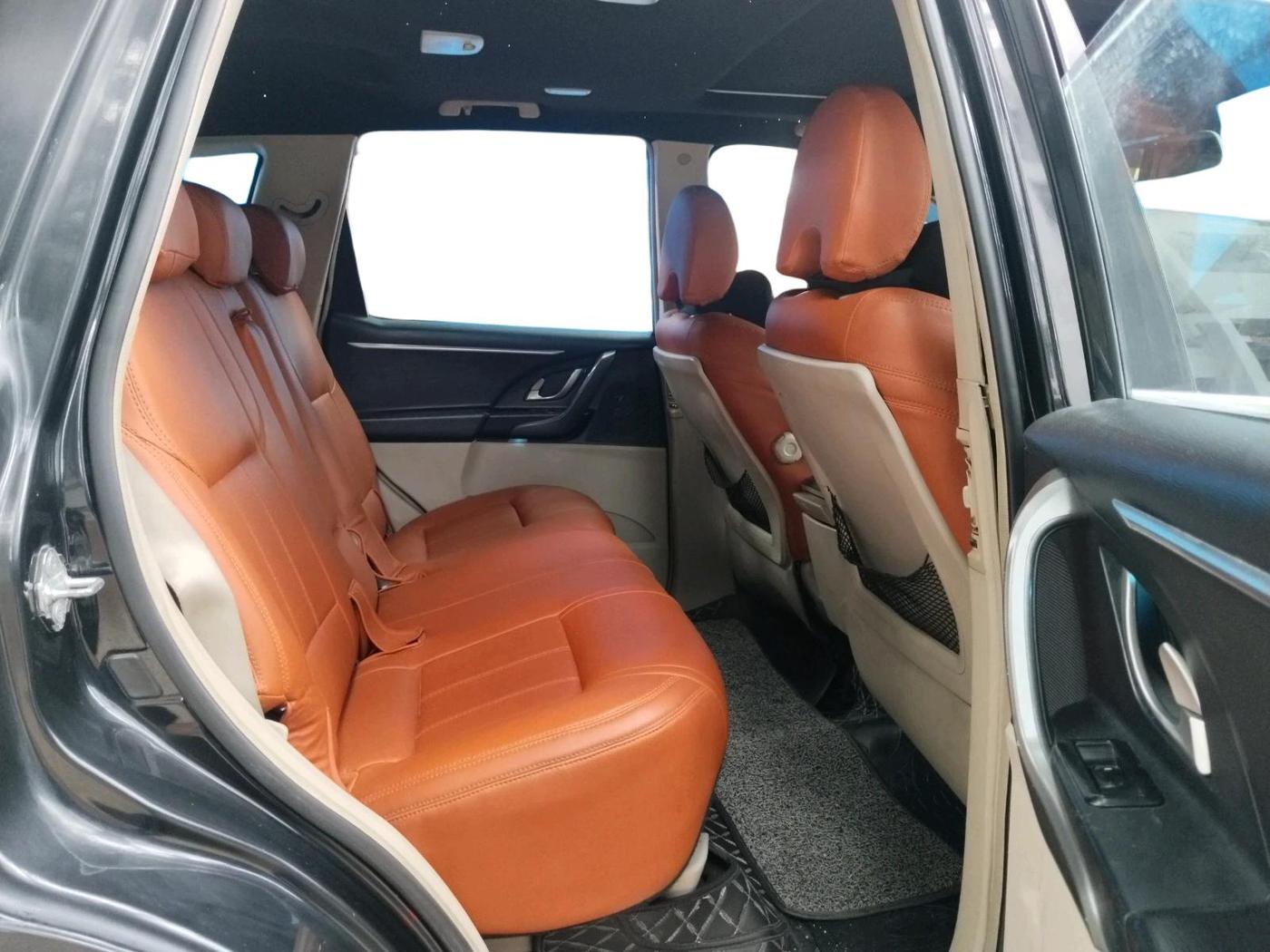 2016 Mahindra XUV500 W10 AT, Diesel, Automatic, 74,933 km, interior