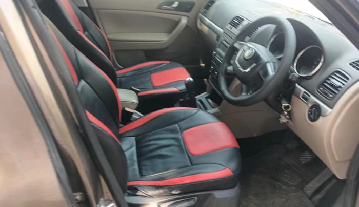 2011 Skoda Yeti AMBIENTE, Diesel, Manual, 2,21,742 km, interior