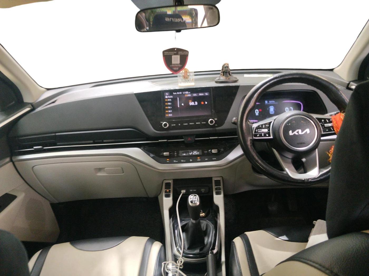 2024 KIA CARENS PRESTIGE PLUS 1.5 IMT DIESEL 7 STR, Diesel, Manual, 28,352 km, interior